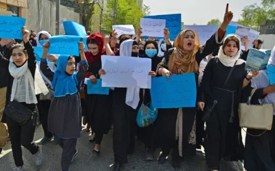 Circa 1400 giorni dalle scuole proibite e quasi 1000 dall’università: la condizione delle donne in Afghanistan sotto i Talebani